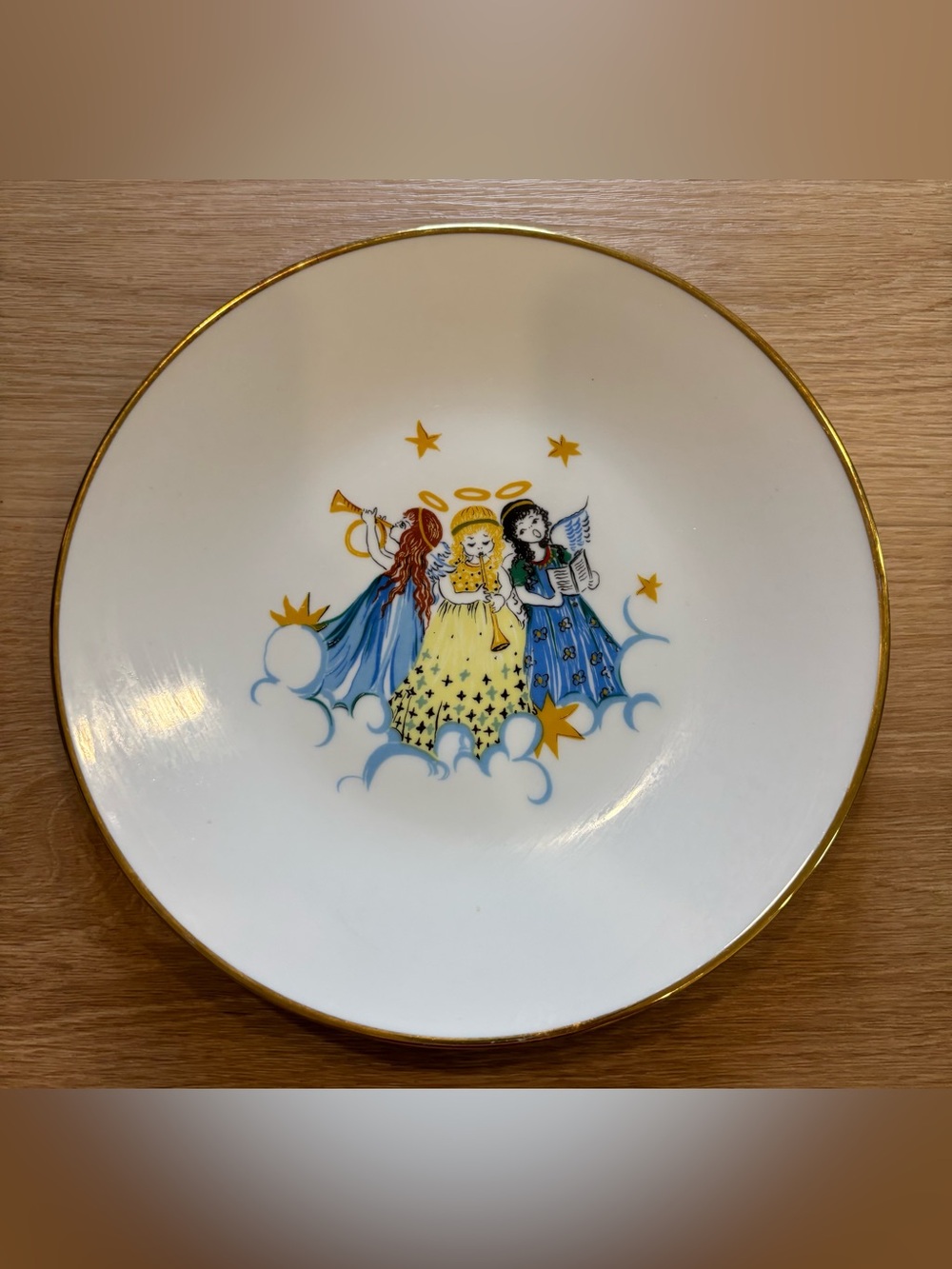 Hutschenreuther 1814 German Christmas Angel Motif Plate with Gold Rim